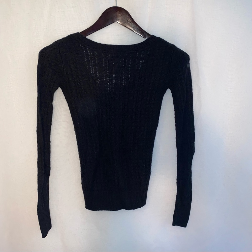AEO long-sleeved cable knit sweater in black - Picture 4 of 5